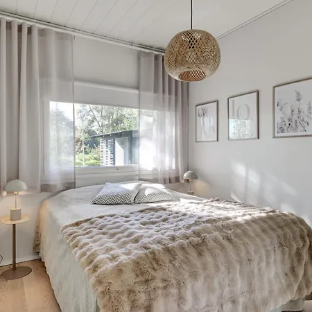 Nordic Style - 100m2 Quality Near Santa Claus Village, 3bdr, Wi-fi, Parking, Sauna * Rovaniemi