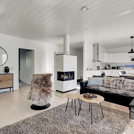 Nordic Style - 100m2 Quality Near Santa Claus Village, 3bdr, Wi-fi, Parking, Sauna Rovaniemi