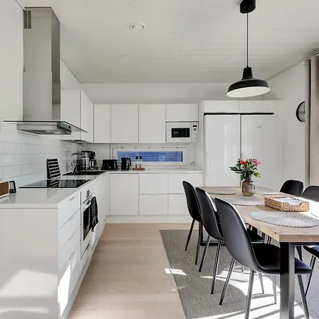 Nordic Style - 100m2 Quality Near Santa Claus Village, 3bdr, Wi-fi, Parking, Sauna * Rovaniemi