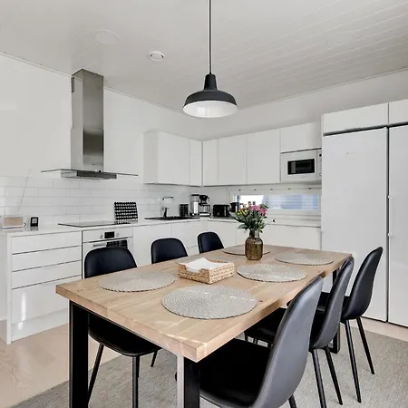 Nordic Style - 100m2 Quality Near Santa Claus Village, 3bdr, Wi-fi, Parking, Sauna Rovaniemi