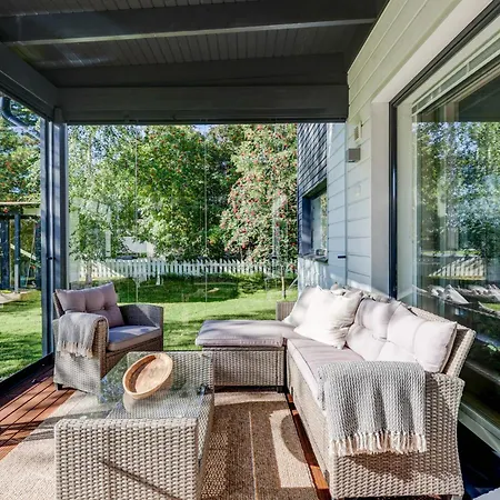 Villa Nordic Style - 100m2 Quality Near Santa Claus Village, 3bdr, Wi-fi, Parking, Sauna Rovaniemi